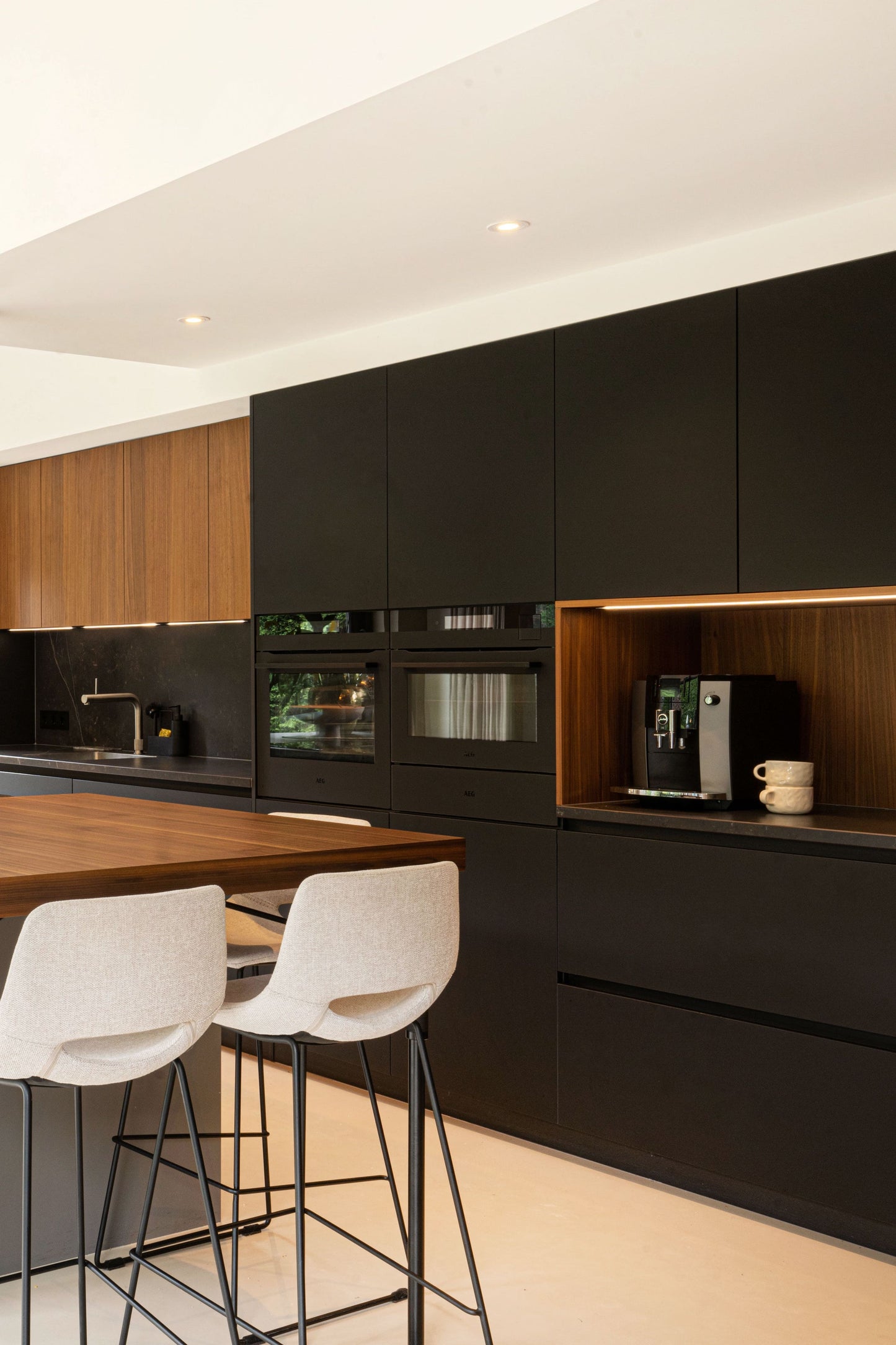 Italiaanse maatwerk keuken in Alkmaar – Fenix fronten met Dekton werkblad