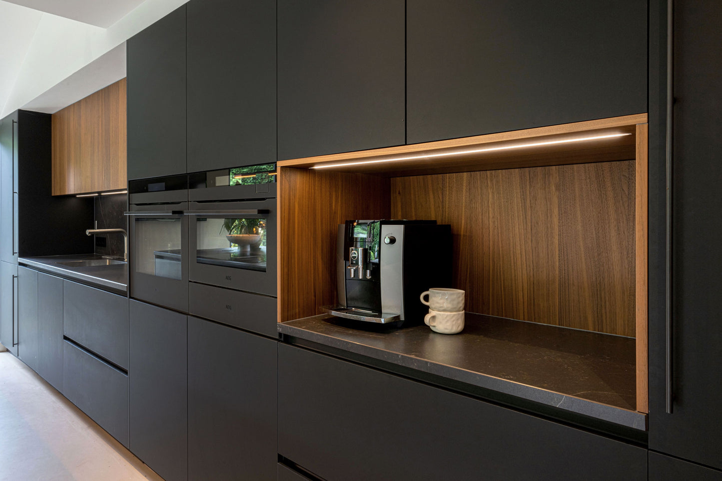 Italiaanse maatwerk keuken in Alkmaar – Fenix fronten met Dekton werkblad