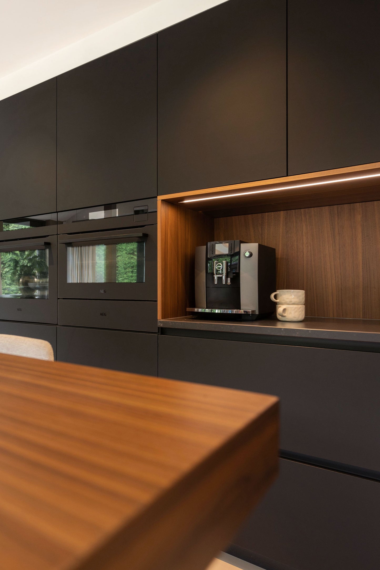 Italiaanse maatwerk keuken in Alkmaar – Fenix fronten met Dekton werkblad