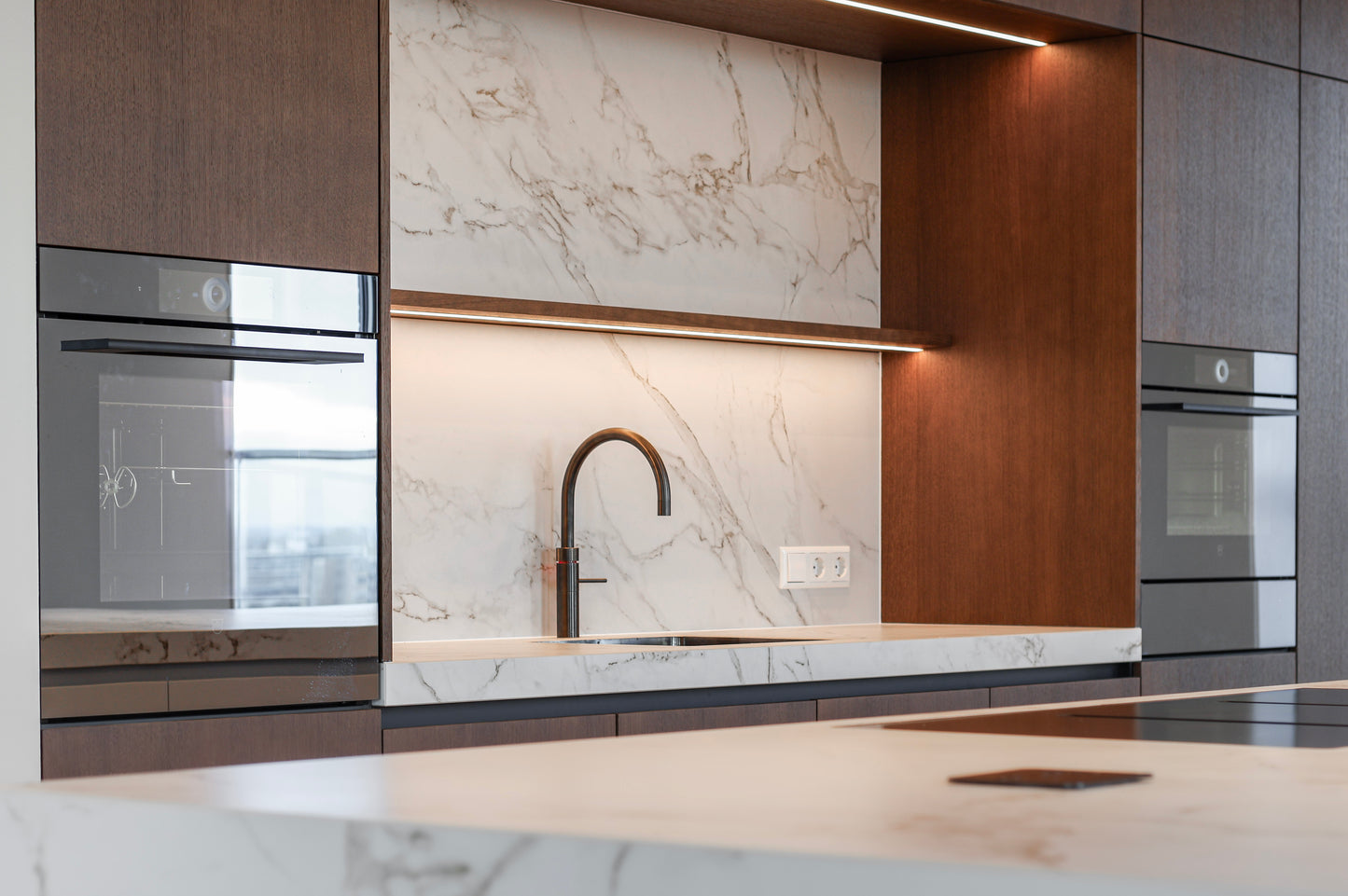 Maatwerk keuken met luxe details en verfijnde afwerking