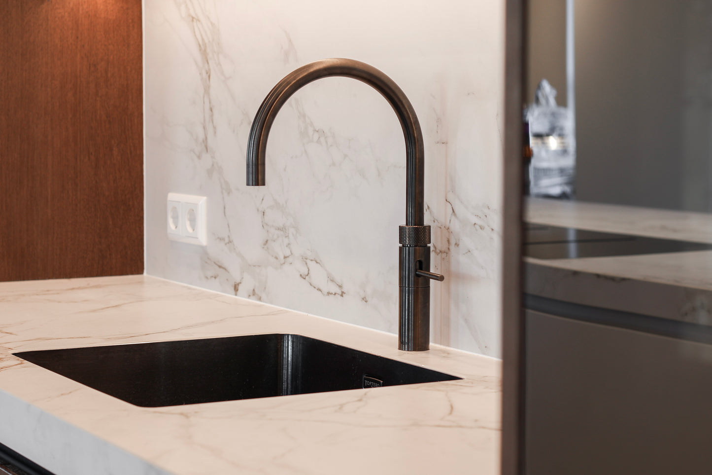 Maatwerk keuken met luxe details en verfijnde afwerking