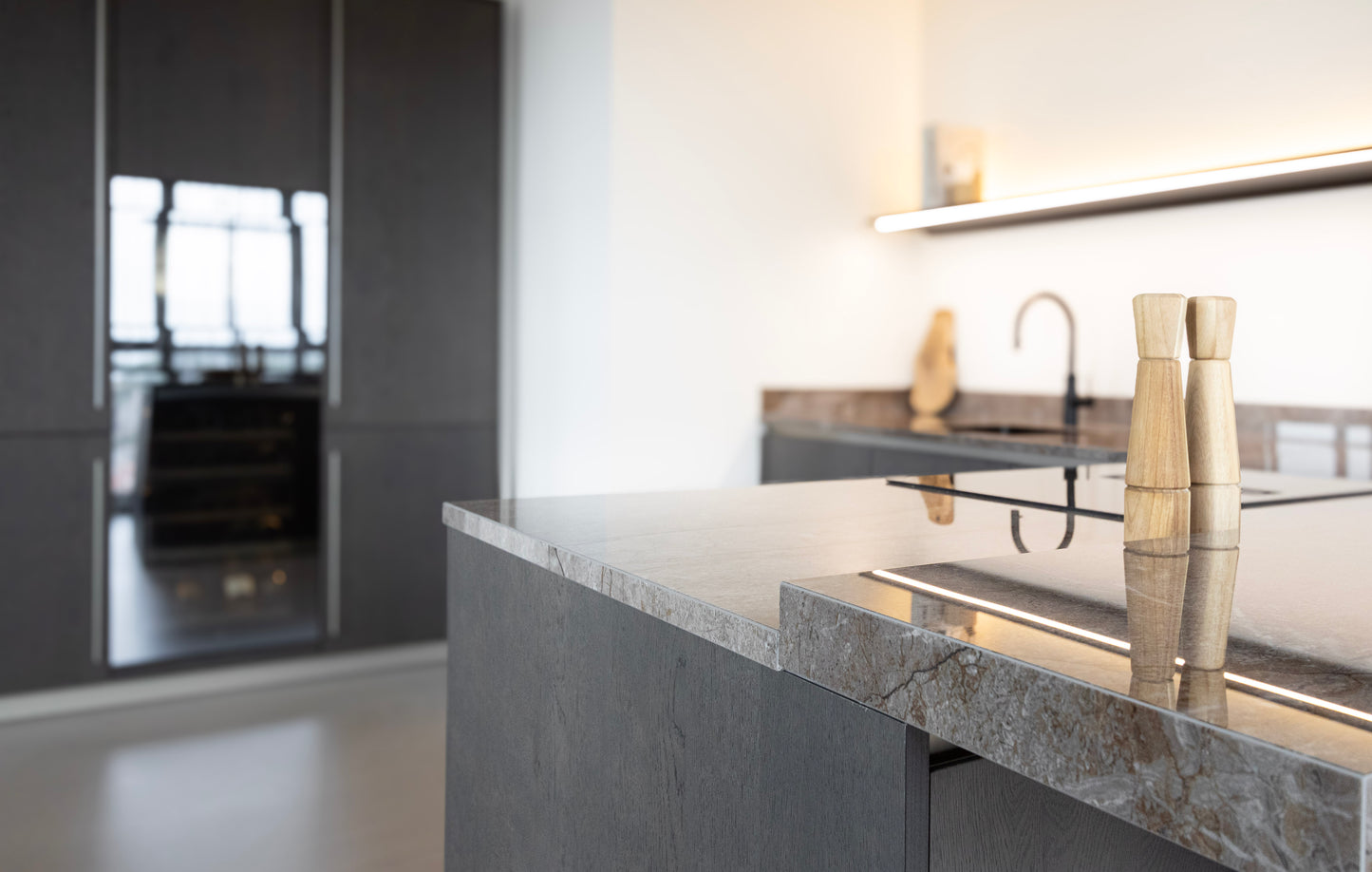 Warme Keuken in Bruintinten - Luxe Italiaanse Maatwerk keuken in Alkmaar