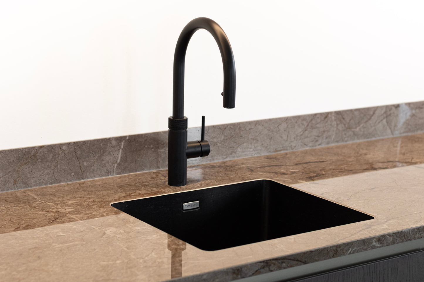 Warme Keuken in Bruintinten - Luxe Italiaanse Maatwerk keuken in Alkmaar