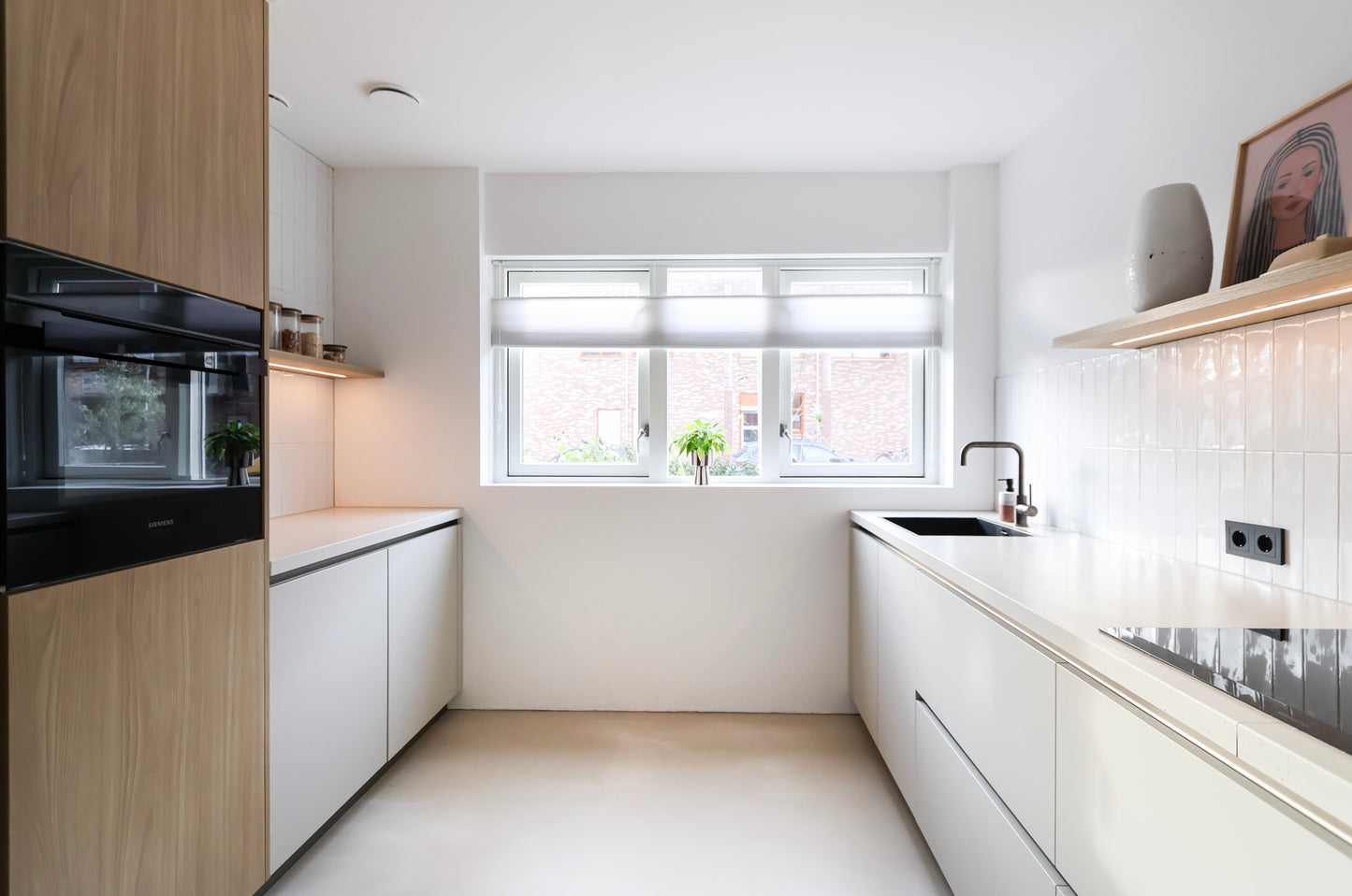 Italiaanse maatwerk- keuken en interieur met gietvloer