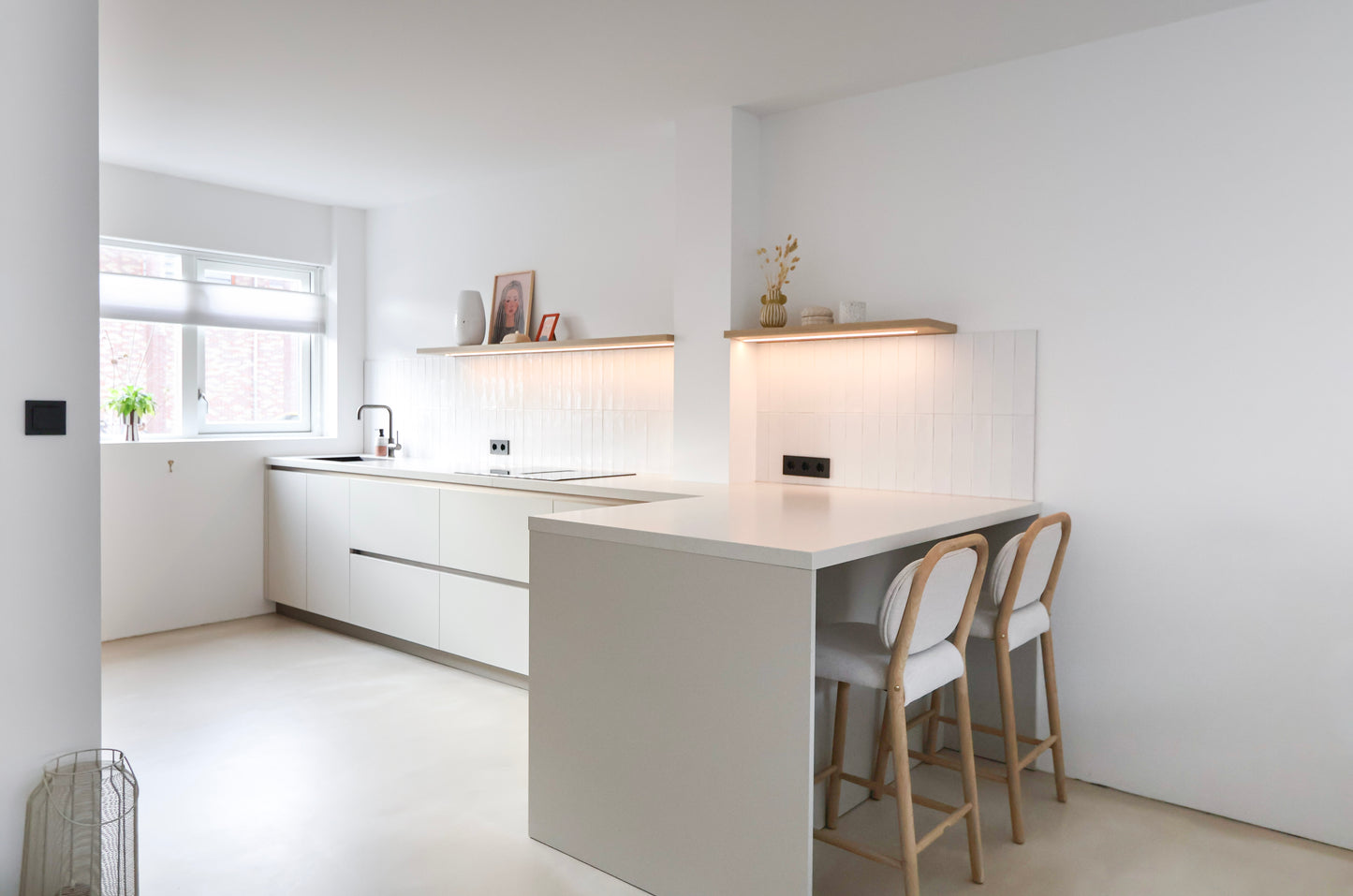 Italiaanse maatwerk- keuken en interieur met gietvloer