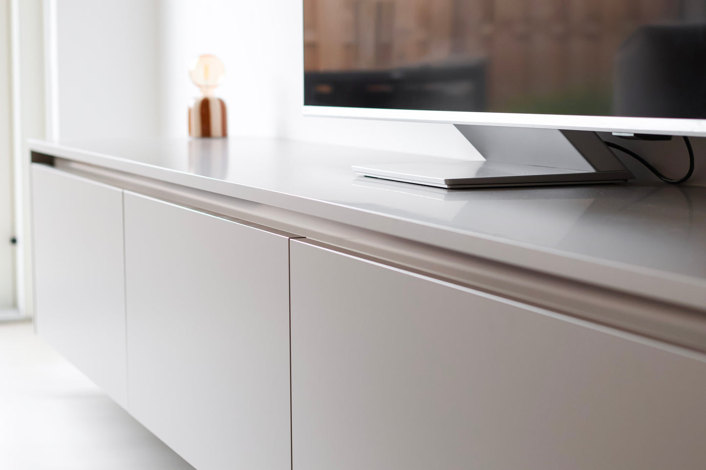 Italiaanse maatwerk- keuken en interieur met gietvloer